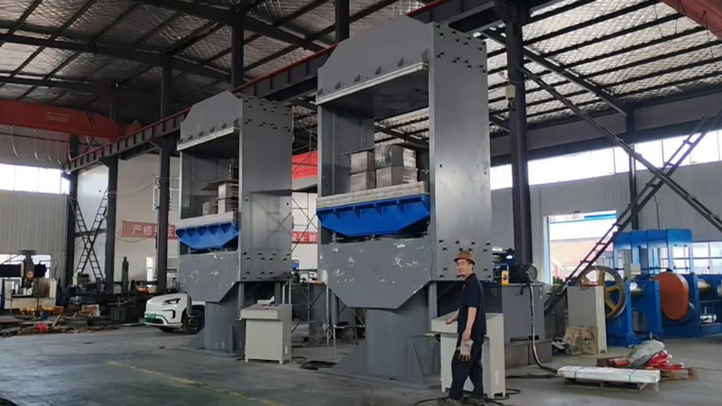 Rubber Vulcanizing Press