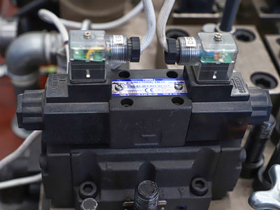 Rubber Vulcanizing Press (Column Type)